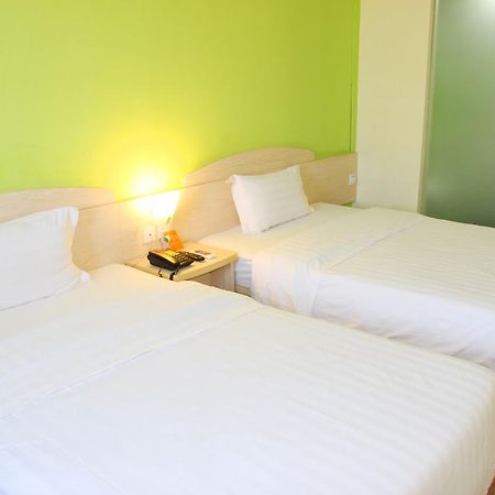 7Days Inn Xianning Hot Spring Pedestrian Street Shopping Park Exterior photo