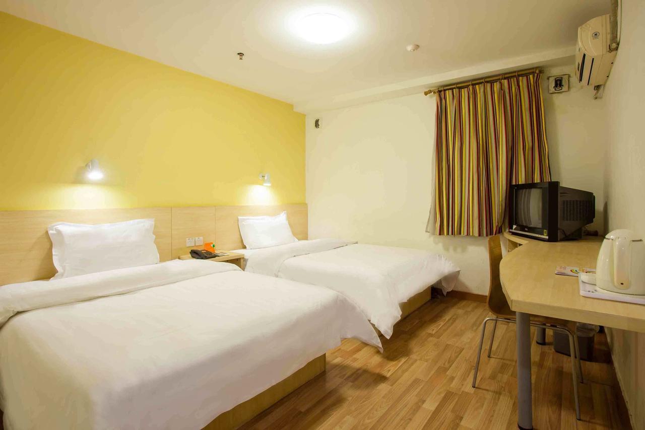 7Days Inn Xianning Hot Spring Pedestrian Street Shopping Park Exterior photo