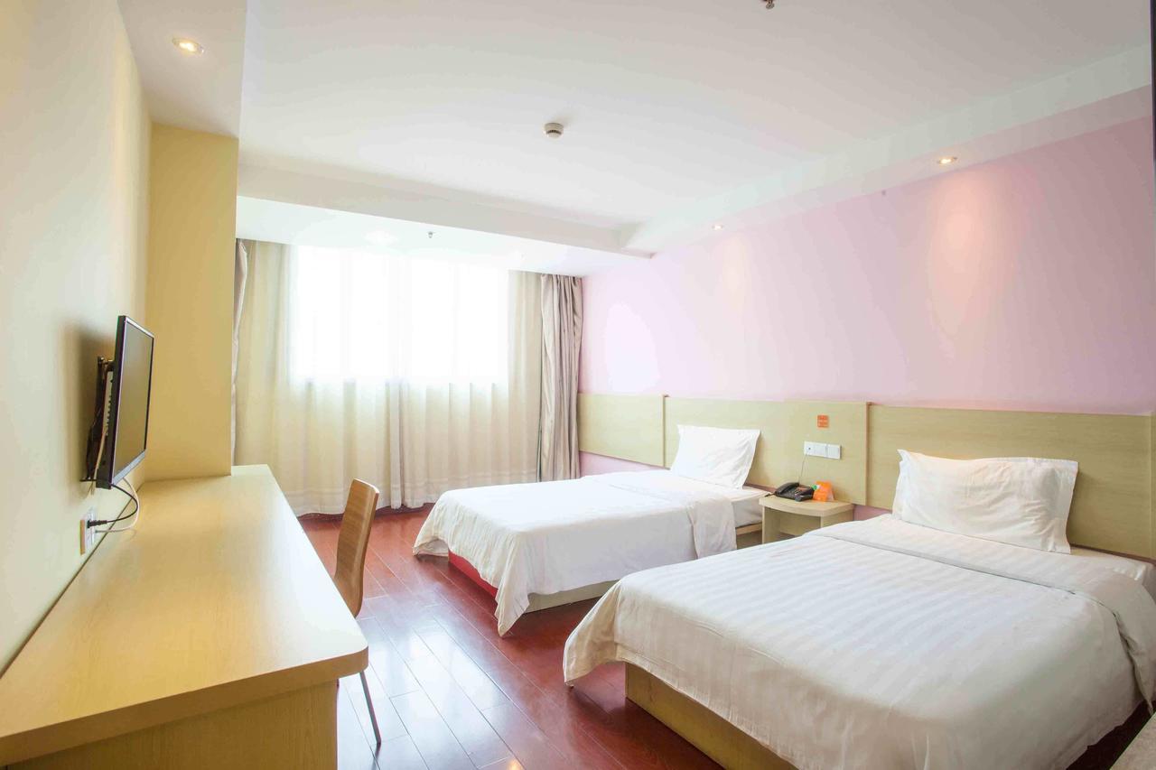 7Days Inn Xianning Hot Spring Pedestrian Street Shopping Park Exterior photo