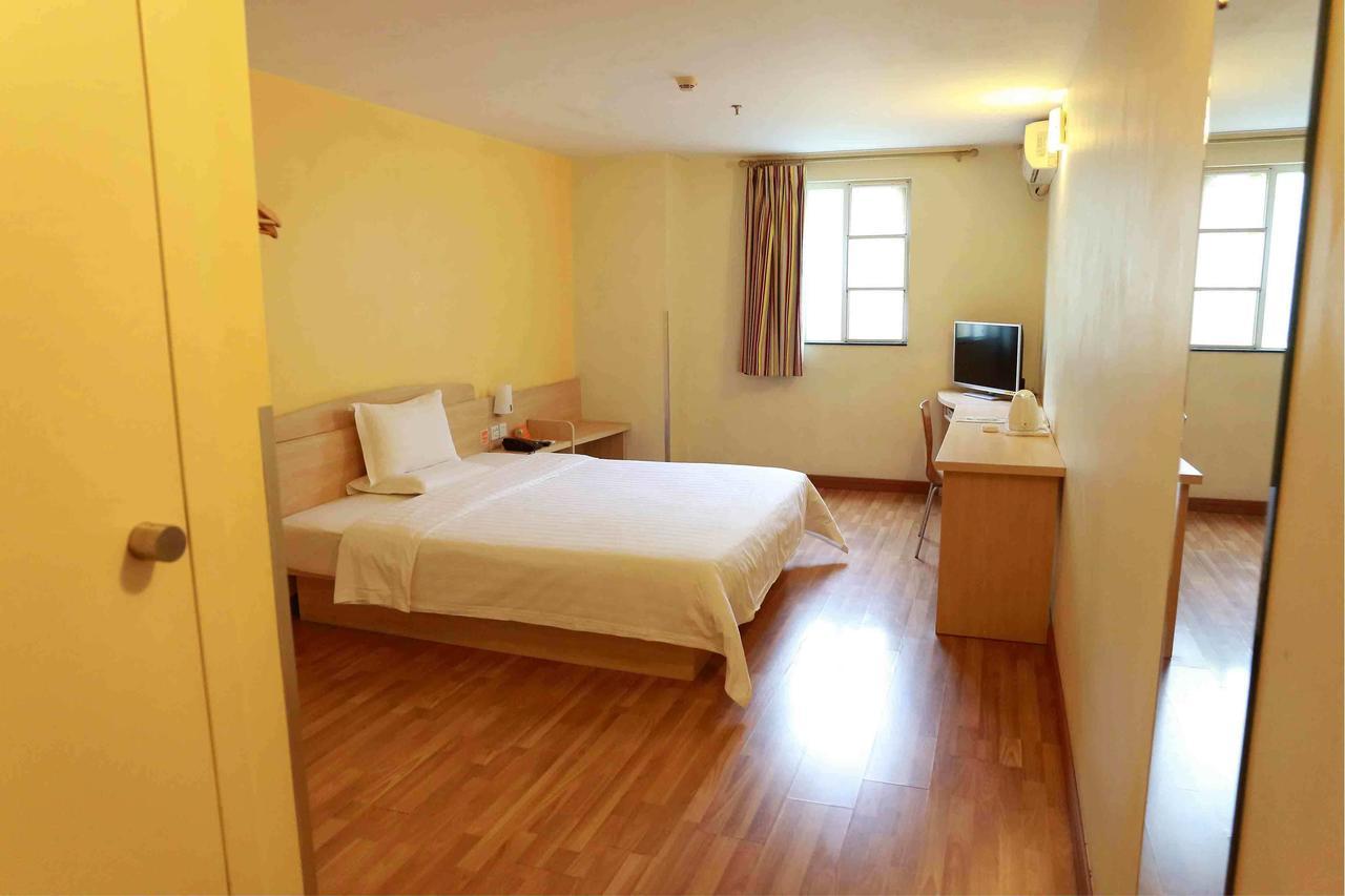 7Days Inn Xianning Hot Spring Pedestrian Street Shopping Park Exterior photo