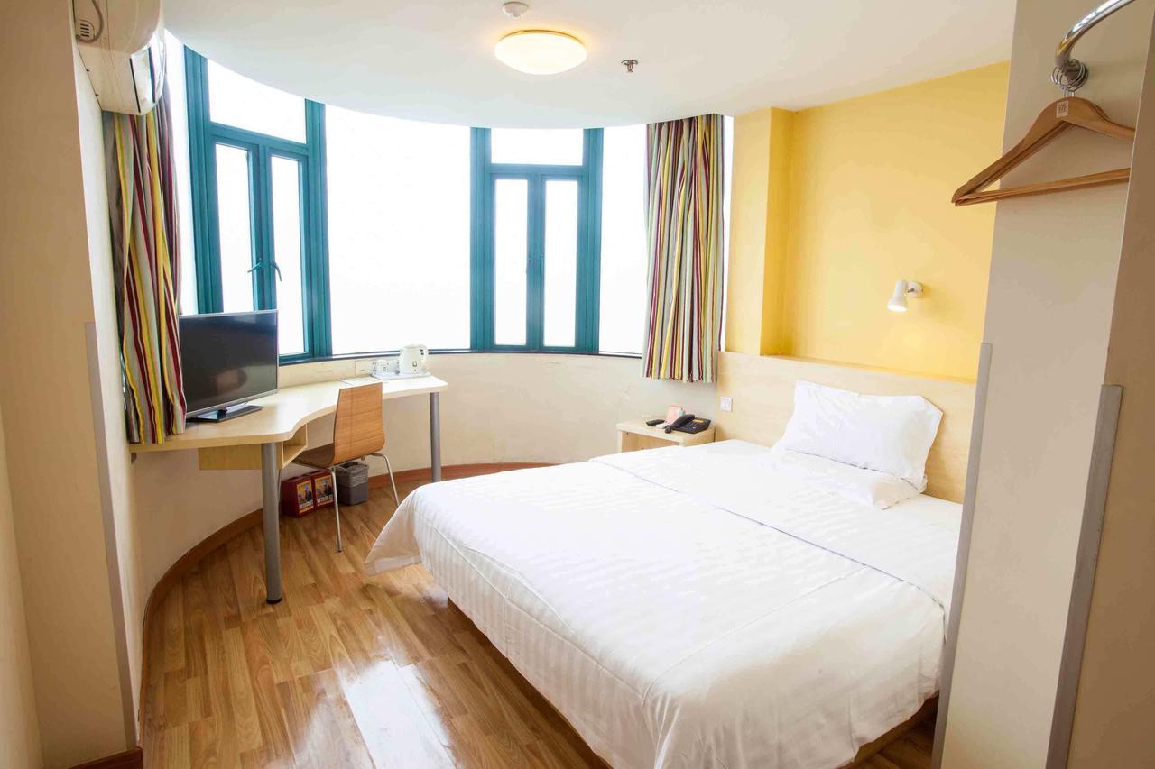 7Days Inn Xianning Hot Spring Pedestrian Street Shopping Park Exterior photo