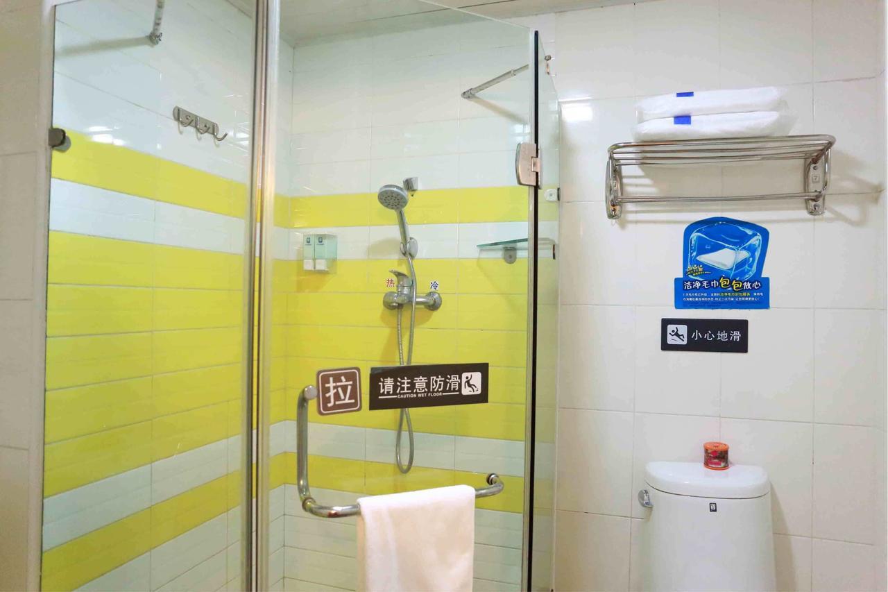 7Days Inn Xianning Hot Spring Pedestrian Street Shopping Park Exterior photo