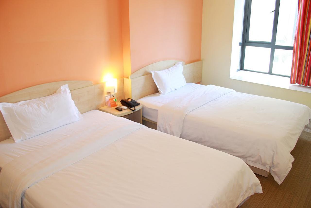 7Days Inn Xianning Hot Spring Pedestrian Street Shopping Park Exterior photo
