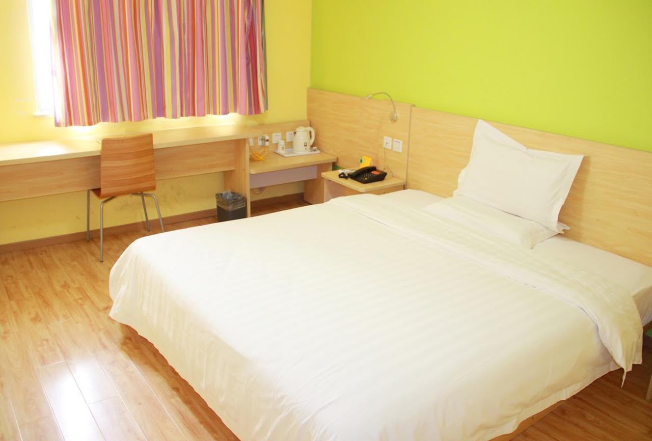 7Days Inn Xianning Hot Spring Pedestrian Street Shopping Park Exterior photo