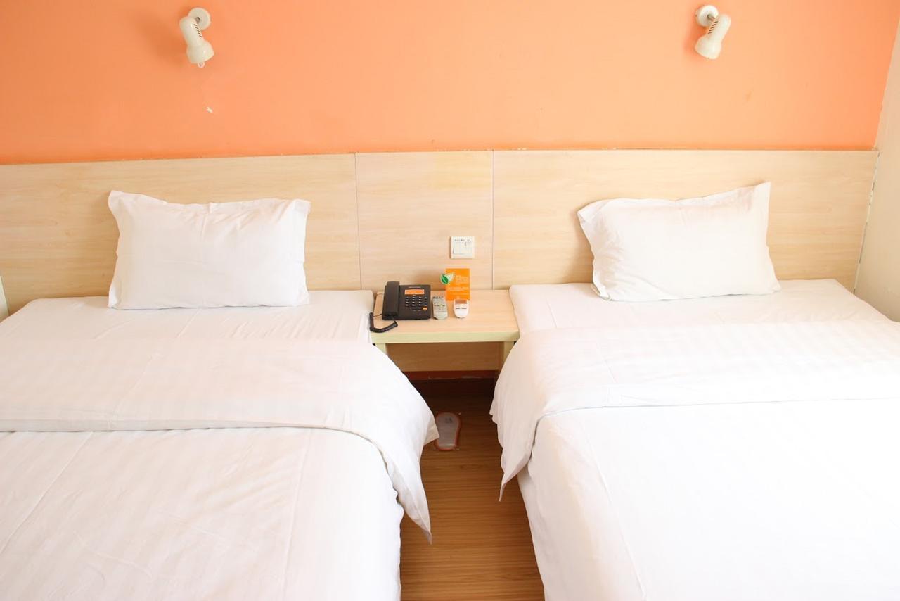 7Days Inn Xianning Hot Spring Pedestrian Street Shopping Park Exterior photo